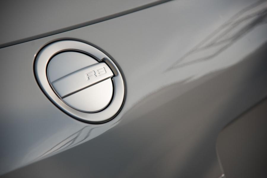 Детали экстерьера Audi R8 Spyder 2011 года  (NA) (фото 35 из 59)